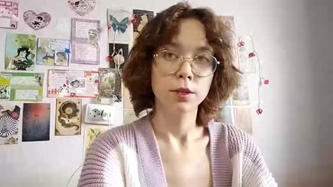 Snapshot of shy_kiss_twinkle_bloop chatting on September 20, 9:10 am Milena online show from September 20, 9:10 am