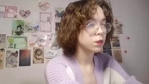 Snapshot of shy_kiss_twinkle_bloop chatting on September 22, 1:02 pm Milena online show from September 22, 1:02 pm