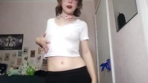 Snapshot of shy_kiss_twinkle_bloop chatting on September 25, 8:12 pm Milena online show from September 25, 8:12 pm