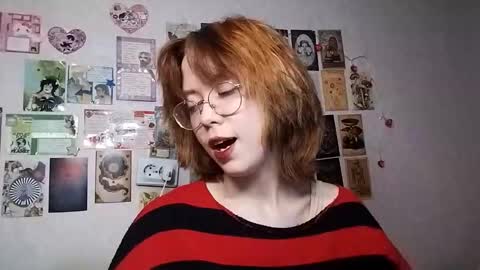 Snapshot of shy_kiss_twinkle_bloop chatting on October 10, 1:43 pm Milena online show from October 10, 1:43 pm