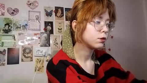 Snapshot of shy_kiss_twinkle_bloop chatting on October 11, 12:15 pm Milena online show from October 11, 12:15 pm