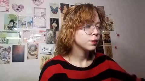 Snapshot of shy_kiss_twinkle_bloop chatting on October 23, 1:32 pm Milena online show from October 23, 1:32 pm