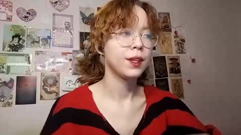 Snapshot of shy_kiss_twinkle_bloop chatting on October 24, 1:07 pm Milena online show from October 24, 1:07 pm