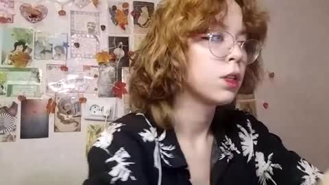 Snapshot of shy_kiss_twinkle_bloop chatting on October 30, 1:01 pm Milena online show from October 30, 1:01 pm