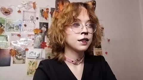 Snapshot of shy_kiss_twinkle_bloop chatting on October 31, 2:07 pm Milena online show from October 31, 2:07 pm