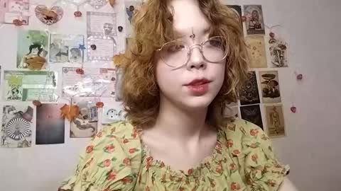 Snapshot of shy_kiss_twinkle_bloop chatting on November 5, 1:00 pm Milena online show from November 5, 1:00 pm