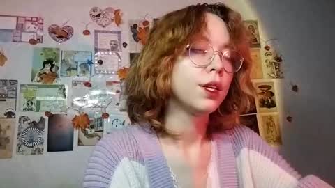 Snapshot of shy_kiss_twinkle_bloop chatting on November 11, 1:44 pm Milena online show from November 11, 1:44 pm