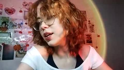 Snapshot of shy_kiss_twinkle_bloop chatting on November 12, 1:11 pm Milena online show from November 12, 1:11 pm