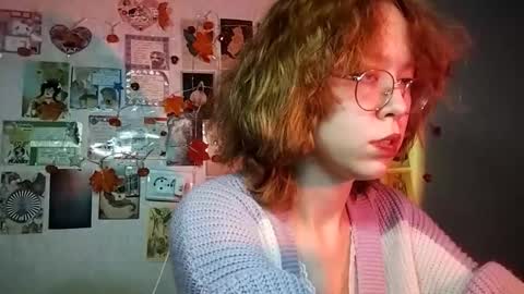 Snapshot of shy_kiss_twinkle_bloop chatting on November 13, 4:06 pm Milena online show from November 13, 4:06 pm