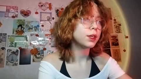 Snapshot of shy_kiss_twinkle_bloop chatting on November 14, 1:32 pm Milena online show from November 14, 1:32 pm