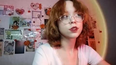 Snapshot of shy_kiss_twinkle_bloop chatting on November 17, 1:17 pm Milena online show from November 17, 1:17 pm