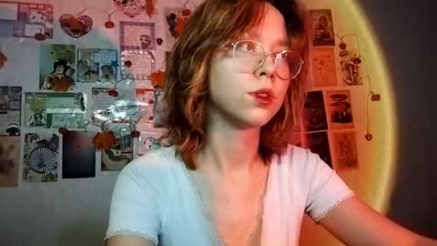 Snapshot of shy_kiss_twinkle_bloop chatting on November 20, 1:11 pm Milena online show from November 20, 1:11 pm