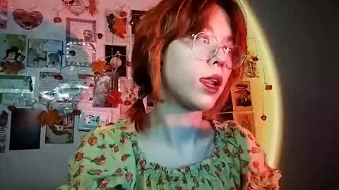 Snapshot of shy_kiss_twinkle_bloop chatting on November 24, 2:39 pm Milena online show from November 24, 2:39 pm