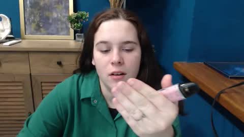 Snapshot of shy_lil chatting on November 7, 11:21 am shy_lil online show from November 7, 11:21 am