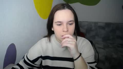 Snapshot of shy_lil chatting on December 5, 1:31 pm shy_lil online show from December 5, 1:31 pm