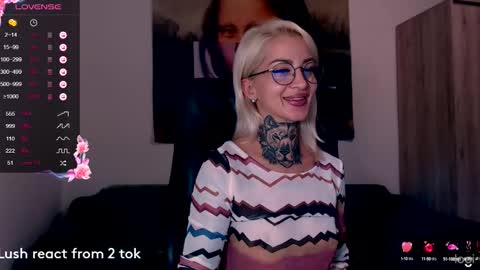 Snapshot of shy_mel chatting on September 16, 9:27 pm Mellllll---- online show from September 16, 9:27 pm