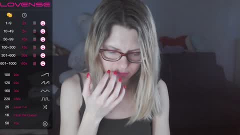 Snapshot of shy_moony chatting on March 10, 12:40 am just Alex online show from March 10, 12:40 am