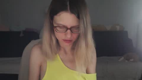 Snapshot of shy_moony chatting on December 4, 10:51 pm just Alex online show from December 4, 10:51 pm