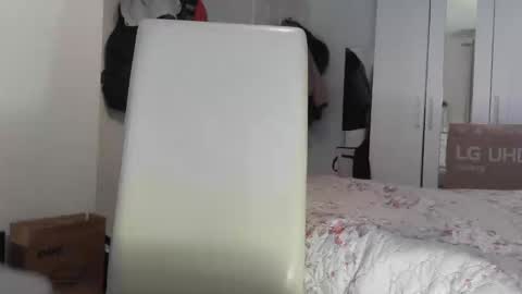 Snapshot of shyboy0533 chatting on October 24, 6:59 pm shyboy0533 online show from October 24, 6:59 pm