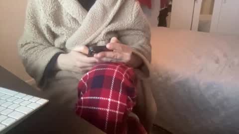 Snapshot of shyboy0533 chatting on October 31, 7:48 pm shyboy0533 online show from October 31, 7:48 pm