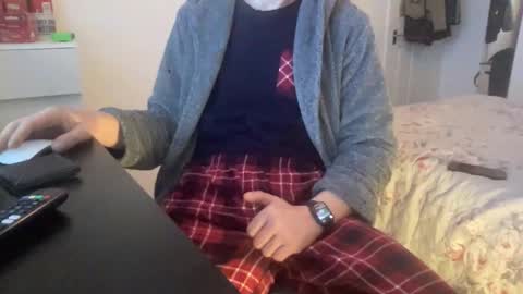 Snapshot of shyboy0533 chatting on November 5, 8:03 am shyboy0533 online show from November 5, 8:03 am