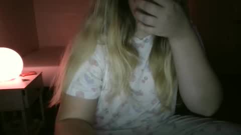 Elyse online show from November 12, 1:39 am