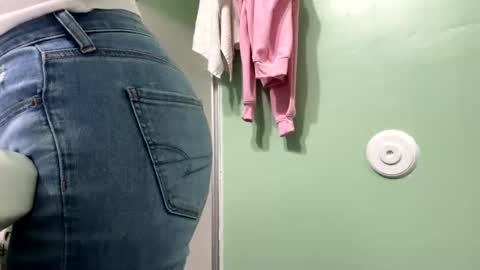 Snapshot of shyg1r1 chatting on February 9, 8:34 pm Sasha online show from February 9, 8:34 pm