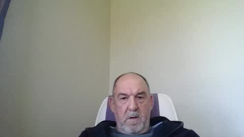 Snapshot of shyguytm chatting on September 12, 11:15 pm shyguytm online show from September 12, 11:15 pm