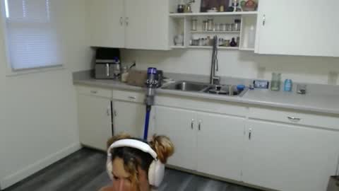 Snapshot of shylasyn1 chatting on January 7, 3:58 pm Shyla syn1 online show from January 7, 3:58 pm