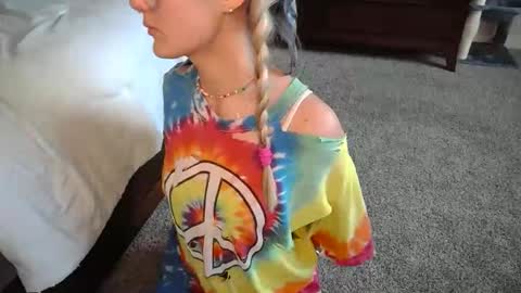 Snapshot of shyy_petitebaby chatting on November 3, 3:57 pm shypetitebaby online show from November 3, 3:57 pm