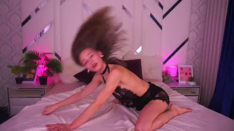 shyysiren online show from November 18, 3:49 pm