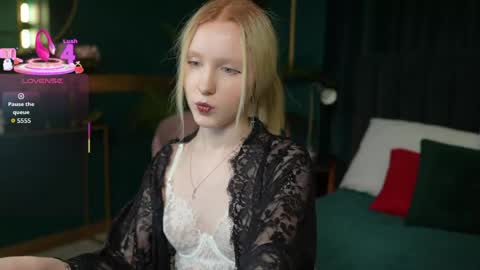 Sia online show from April 20, 5:48 pm