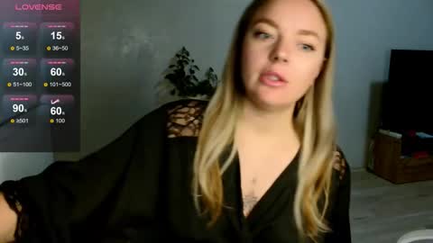 Snapshot of siberian_girl_ chatting on October 27, 12:58 am Eva online show from October 27, 12:58 am