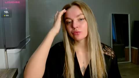 Snapshot of siberian_girl_ chatting on November 6, 1:39 am Eva online show from November 6, 1:39 am