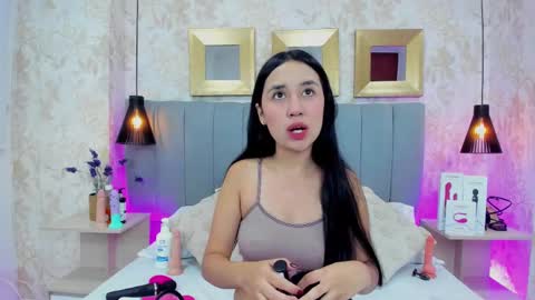 Snapshot of sienna_lorengb chatting on February 12, 11:51 am Camila Vargas online show from February 12, 11:51 am