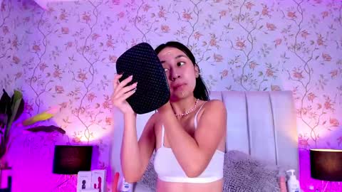 Snapshot of sienna_lorengb chatting on February 13, 12:11 pm Camila Vargas online show from February 13, 12:11 pm