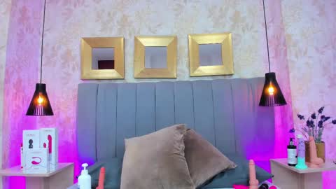 Snapshot of sienna_lorengb chatting on February 21, 3:10 pm Camila Vargas online show from February 21, 3:10 pm