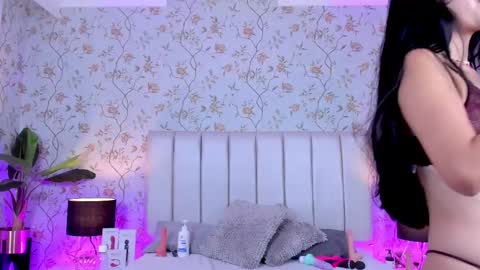 Snapshot of sienna_lorengb chatting on February 24, 3:09 pm Camila Vargas online show from February 24, 3:09 pm