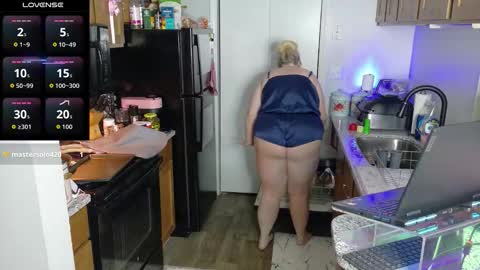 Snapshot of siennaxluxx chatting on November 19, 12:43 am Sienna Luxx online show from November 19, 12:43 am