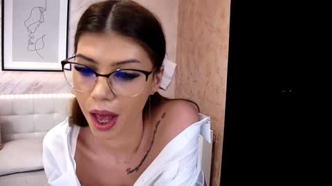 Snapshot of sierra_halle chatting on December 15, 6:59 pm SIERRA online show from December 15, 6:59 pm