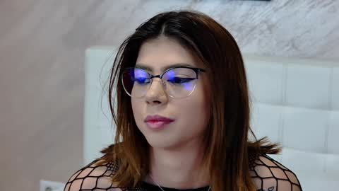 Snapshot of sierra_halle chatting on January 22, 12:06 am SIERRA online show from January 22, 12:06 am