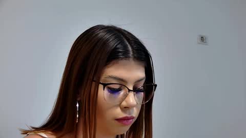 Snapshot of sierra_halle chatting on March 8, 5:33 pm SIERRA online show from March 8, 5:33 pm