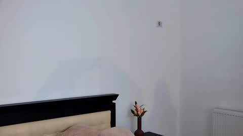 Snapshot of sierra_halle chatting on March 11, 11:48 pm SIERRA online show from March 11, 11:48 pm