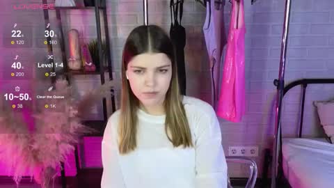 Snapshot of sierra_maddison chatting on November 18, 9:25 am Sierra online show from November 18, 9:25 am