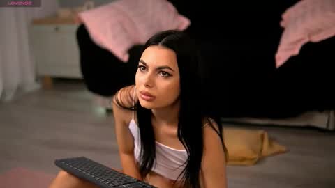 Snapshot of sierravyx chatting on October 16, 5:19 am Maria online show from October 16, 5:19 am