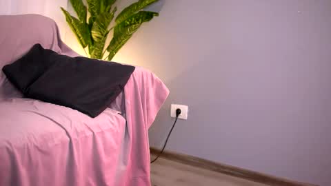 Snapshot of sierravyx chatting on December 2, 11:15 am Maria online show from December 2, 11:15 am