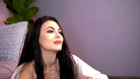 Snapshot of sierravyx chatting on December 3, 11:52 am Maria online show from December 3, 11:52 am