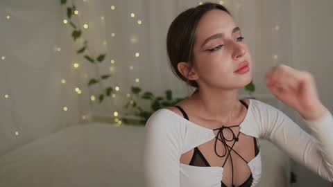 Snapshot of silent_chill chatting on December 2, 9:35 am Chilli online show from December 2, 9:35 am