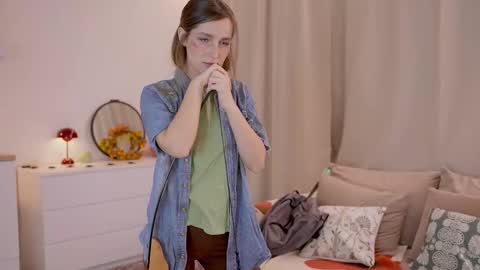 Snapshot of silent_chill chatting on October 29, 2:41 pm Chilli online show from October 29, 2:41 pm