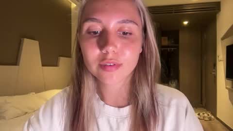 You fav Miss Si online show from March 5, 4:03 pm